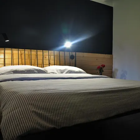 펜션 Nad Dzika Orlica Z Jacuzzi Poniatow