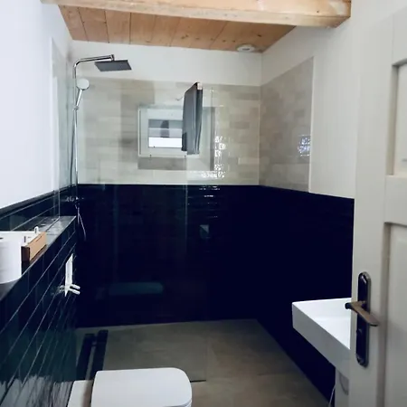 Nad Dzika Orlica Z Jacuzzi 펜션 Poniatow